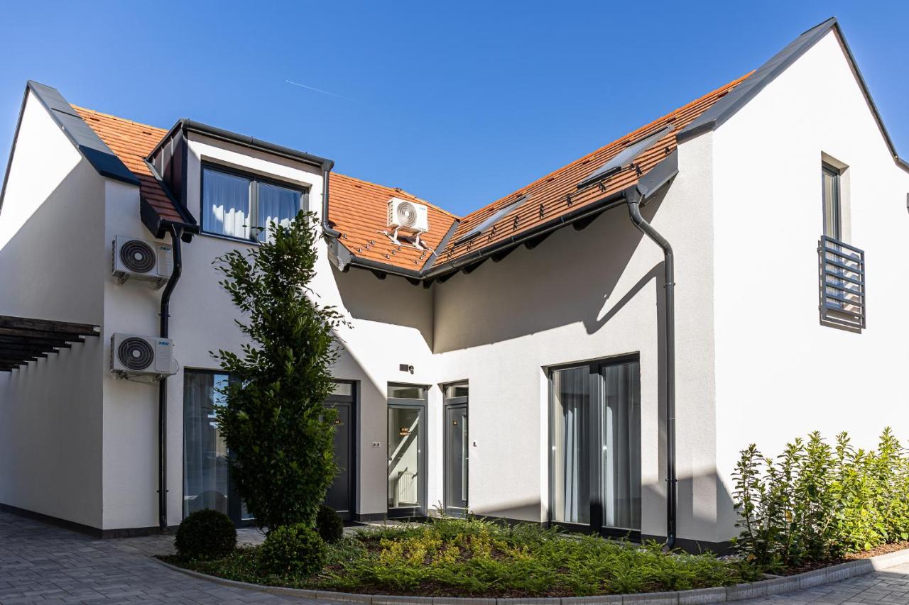 Dotis Apartman Tata Exterior photo